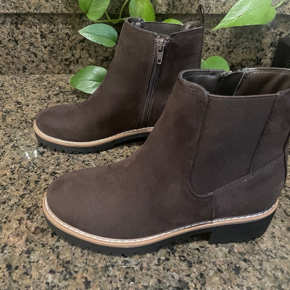 Nearly New Women’s Size 6 Kensie Kayla Ladies' Brown Chelsea Faux Suede Boots